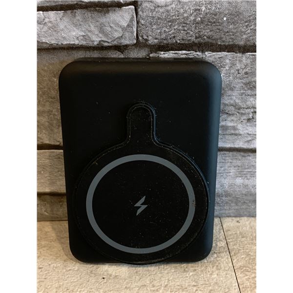 Magnetic Wireless USB C Power Bank 10000mAh