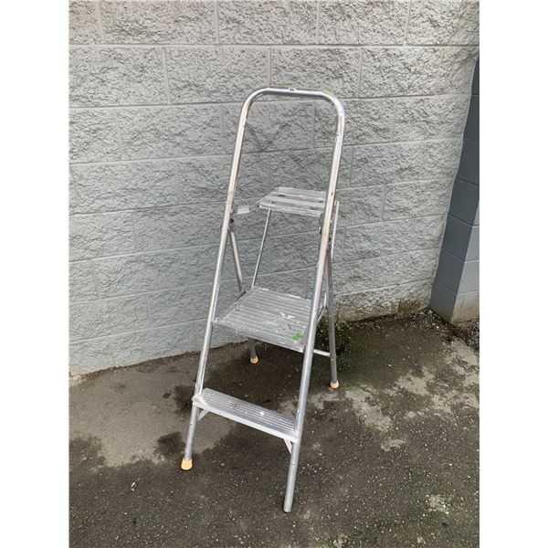 4 Foot Aluminum 2 Step Ladder With Paint Tray