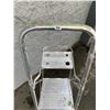 Image 3 : 4 Foot Aluminum 2 Step Ladder With Paint Tray