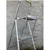 Image 5 : 4 Foot Aluminum 2 Step Ladder With Paint Tray