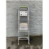 Image 6 : 4 Foot Aluminum 2 Step Ladder With Paint Tray