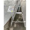 Image 2 : 5 Foot Aluminum Step Ladder With Paint Tray