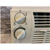Image 7 : MAYTAG 5000BTU Window Air Conditioner