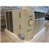 Image 8 : MAYTAG 5000BTU Window Air Conditioner
