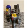 Image 6 : Dyson V7 Animal+ Stick Vacuum