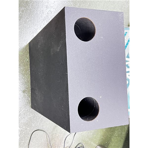 Bose Acoustimass SE-5 passive subwoofer.