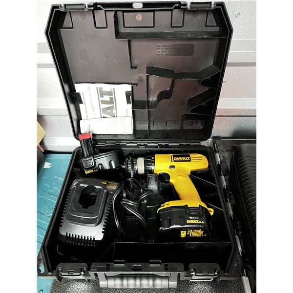 DeWALT  Drill Set