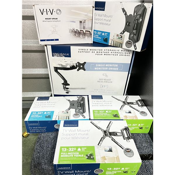 TV and monitor mount Lot