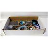 Image 1 : FLAT OF VINTAGE JEWELRY