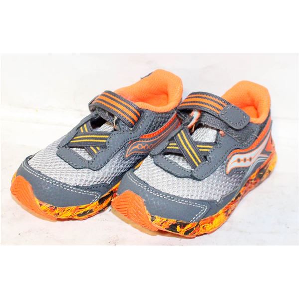 FREIGHT CLAIM: SAUCONY KIDS WINDSHIELD BOYS 8M