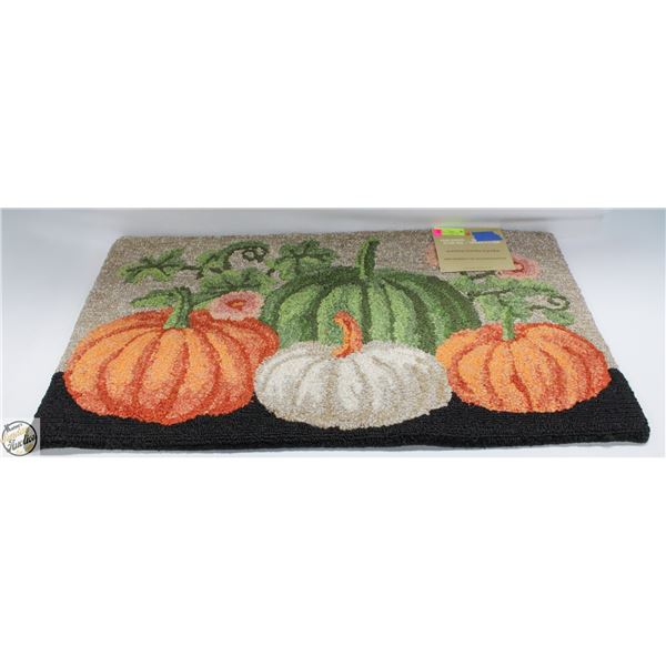 NEW HAND HOOKED ACCENT RUG MAT 22 X 38 INCHES