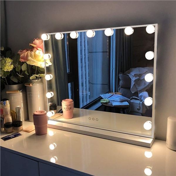 NEW W BOX FENCHILIN VANITY MIRROR W LIGHTS 46X58CM