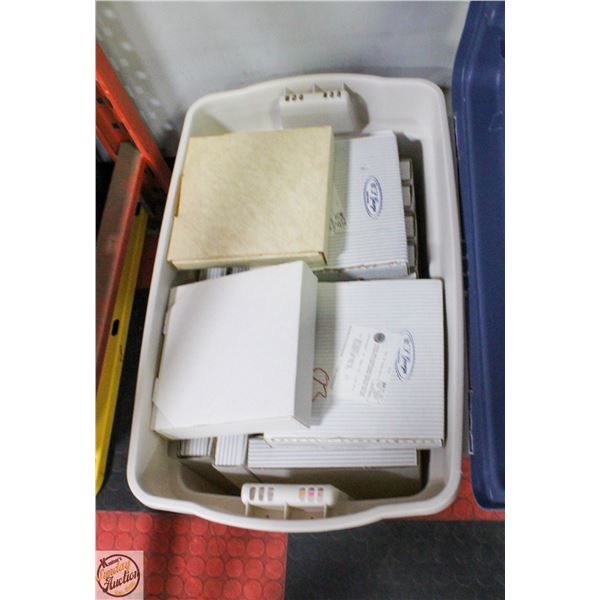 TOTE FULL OF DECORATIVE PLATES VARIOUS THEMES