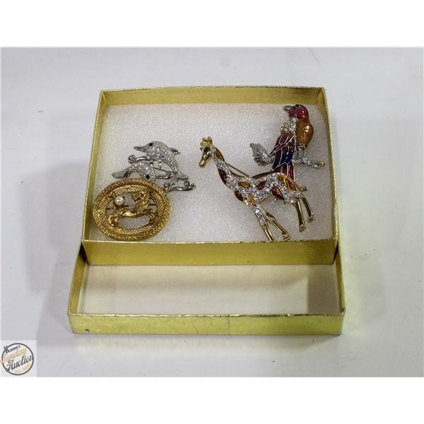 LOT OF ANIMAL BROOCHES DOLPHINS