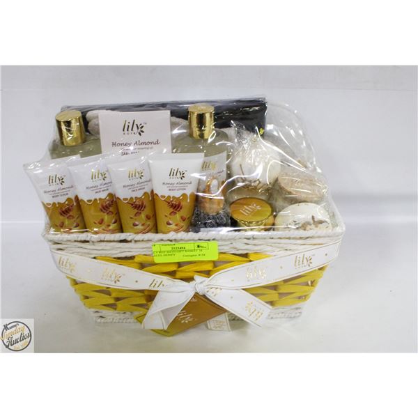 LILY ROY BATH GIFT BASKET 18 PIECES /HONEY