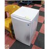 Image 1 : DANBY DESIGNER MINI FRIDGE H-32.5" W-18.5" L-17.5"