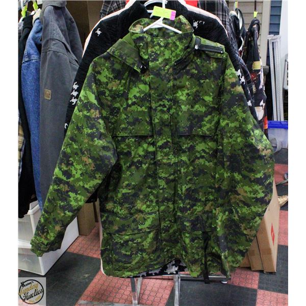 MENS L MILITARY CAMO 3/4 LENGTH WATERPROOF JACKET