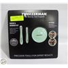 Image 1 : NEW TWEEZERMAN BROW & MIRROR SET