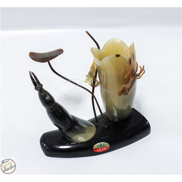 DECORATIVE UNDERWATER SCENE MADE OF HORN