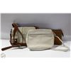 Image 1 : FLAT WITH 3 PURSES