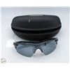 Image 1 : OAKLEY SUNGLASSES IN ZIPPERED CASE