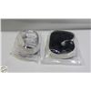 Image 1 : 2X BLACK AND WHITE WIGS