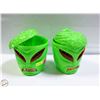 Image 1 : 2 ALIEN HEAD LIGHT UP SPANISH CANDY DISPLAYS