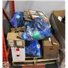 Image 1 : ESTATE PALLET OF CRAFTING & DECOR