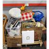 Image 1 : PALLET OF ESTATE HOUSEWARE INCLUDES GLASSWARE
