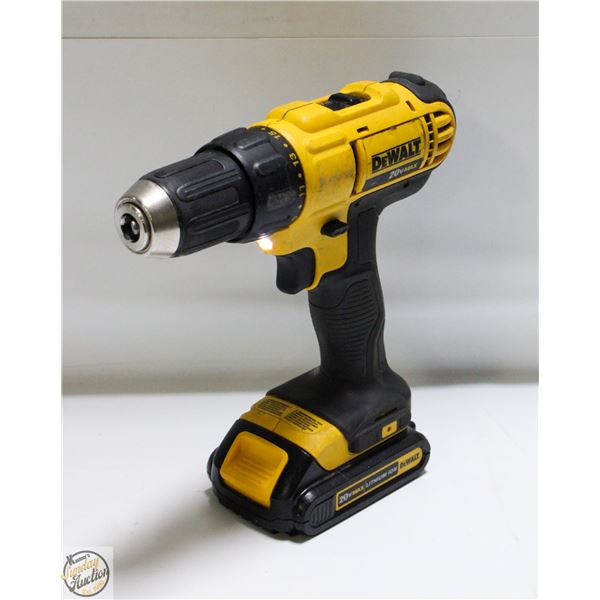 DEWALT 20 VOLT 1/2 INCH DRILL WITH