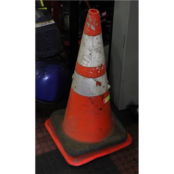 2 LARGE COMMERCIAL PYLONS
