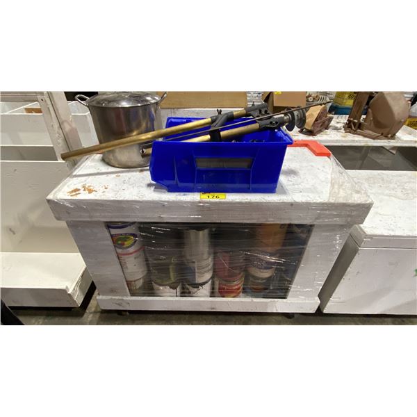 MOBILE STORAGE TABLE WITH ASSORTED PAINTS, STOCK POT, ASSORTED PARTS & GRINDING/SANDING DISCS