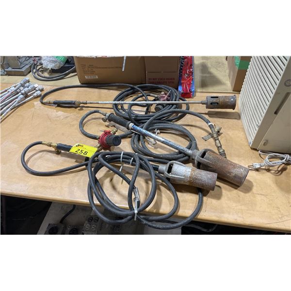 3 INDUSTRIAL TIGER ROOFING TORCHES WITH HOSES & 2 REGULATORS