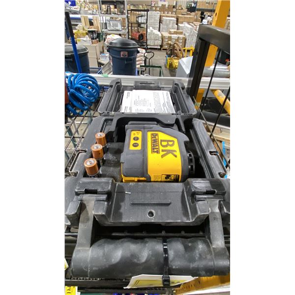 DEWALT DW088 LASER CHALK LINE GENERATOR IN HARD TRANSPORT CASE