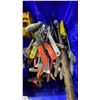 Image 2 : PLASTIC BIN OF ASSORTED HAND TOOLS *BIN INCLUDED*