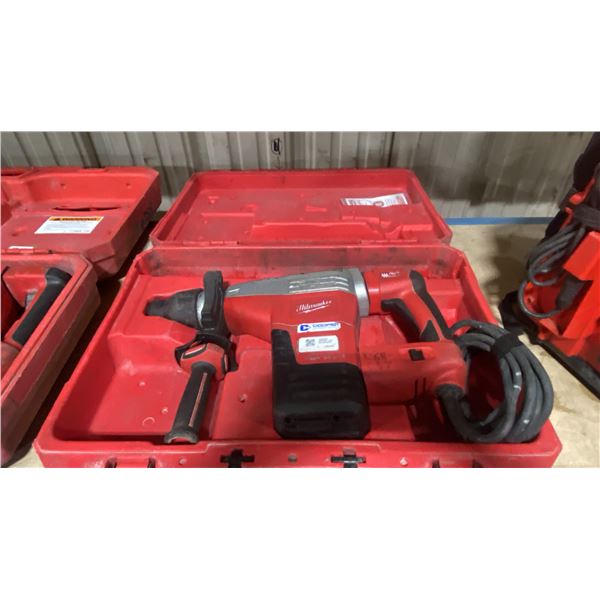 MILWAUKEE 1-3/4" SDS-MAX ELECTRIC COMBI HAMMER IN HARD TRANSPORT CASE