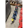 Image 1 : 2 MVP SUPERLIFT 3 TON JACK STANDS, 2 BLUE 2 TON JACK STANDS & A BLACK BOTTLE JACK
