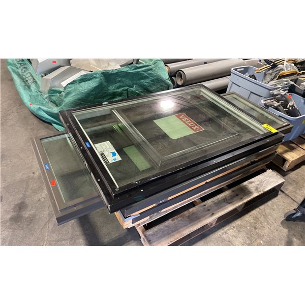 PALLET OF ASSORTED FRAMED WINDOWS