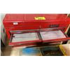 Image 3 : HUSKY RED 6 DRAWER INDUSTRIAL TOP TOOL CHEST WITH ASSORTED TOOL CONTENTS *LOCKED, NO KEY*
