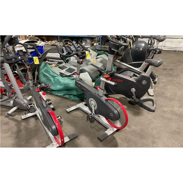 LIFE CYCLE GX COMMERCIAL UPRIGHT SPINNING BIKE WITH LIFE CYCLE DIGITAL DISPLAY