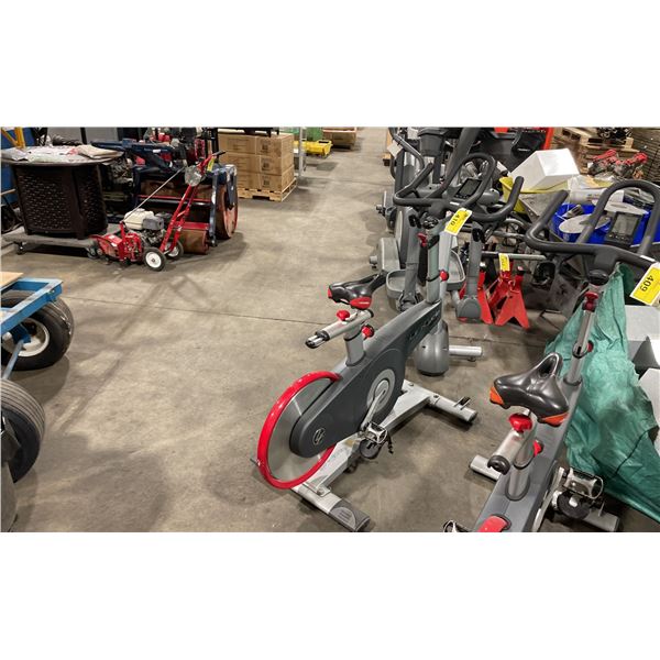 LIFE CYCLE GX COMMERCIAL UPRIGHT SPINNING BIKE WITH LIFE CYCLE DIGITAL DISPLAY