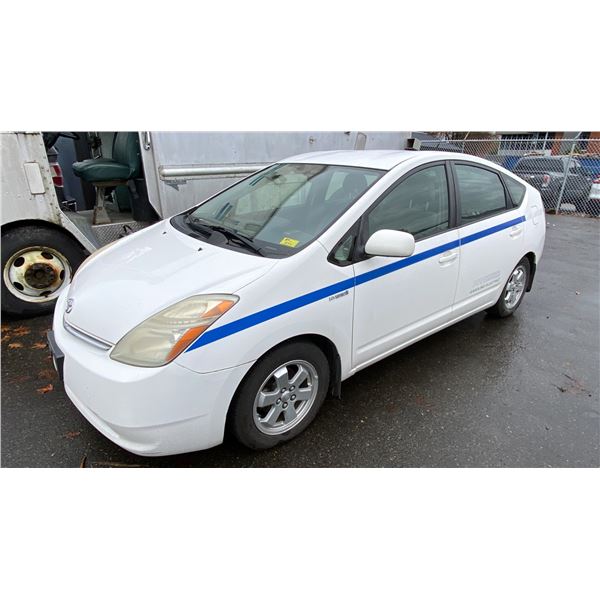 2007 TOYOTA PRIUS HYBRID, 4DRSD, WHITE, VIN JTDKB22U773206214,