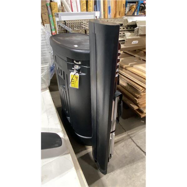 TRADESHOW DISPLAY IN MOBILE BLACK PLASTIC CASE