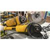 Image 4 : 3 DEWALT ELECTRIC ANGLE GRINDERS, 2-DW381 & 1-DW840