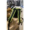 Image 5 : RYOBI ONE+ 18V CORDLESS ELECTROSTATIC 1 GAL BACKPACK SPRAYER *HAS 2 BATTERIES & CHARGER*