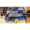 Image 3 : HEAVY DUTY PIPE CLAMP WITH 2 HAND PIPE THREADING TOOLS IN HARD TRANSPORT CASE