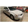 Image 2 : 2009 FORD FOCUS SE, 4DRSD, WHITE, VIN 1FAHP35N89W192840,