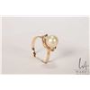 Image 1 : 14kt yellow gold and genuine pearl ring, size 4.75