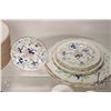 Image 3 : Selection of bone china dinnerware including Coalport Fanfare with settings for two of 10 1/2" dinne