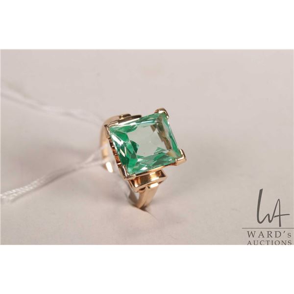 10kt yellow gold ring set with green emerald cut gemstone, size 6.25